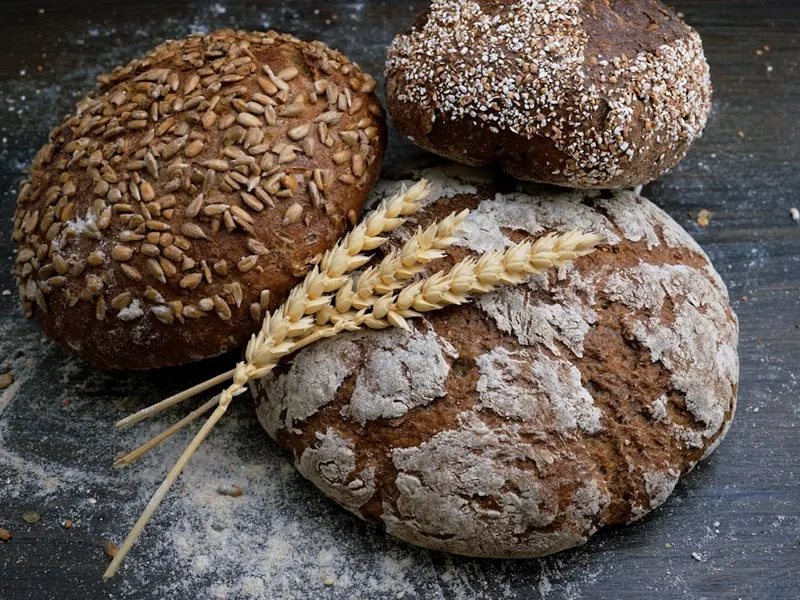 Pains au levain sortis du four